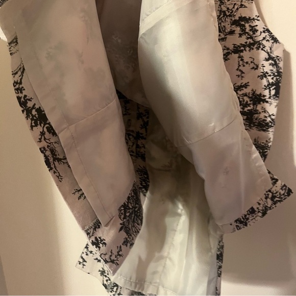 Linen Blend Sleeveless Toile Print Button Up Top - Picture 6 of 6